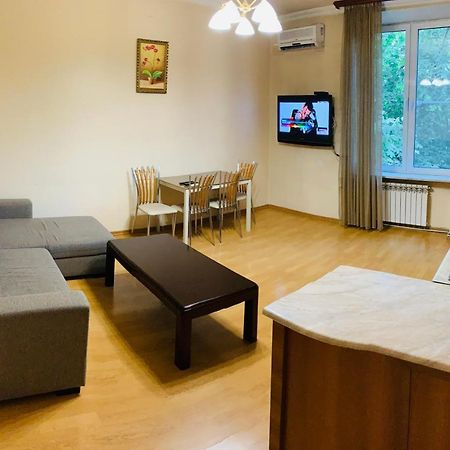 City Center Apartment On Sayat Nova Street Yerevan Exterior photo