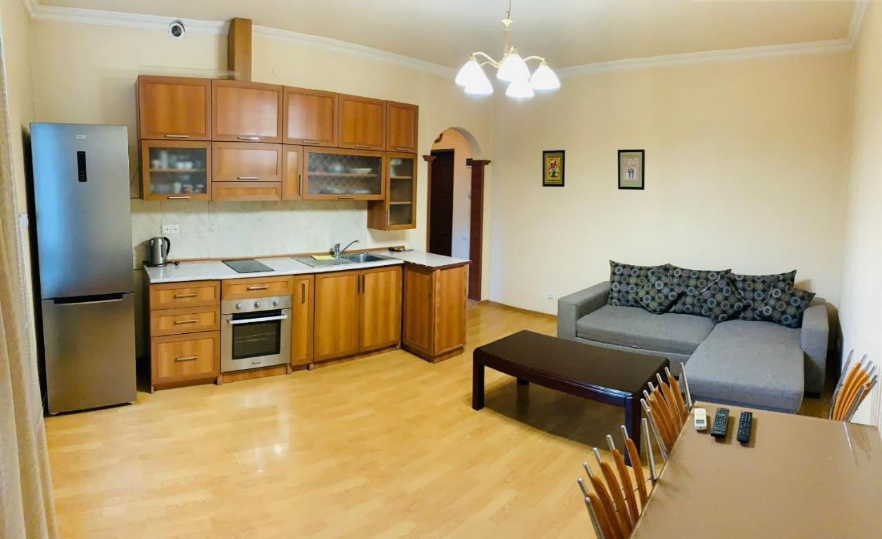 City Center Apartment On Sayat Nova Street Yerevan Exterior photo