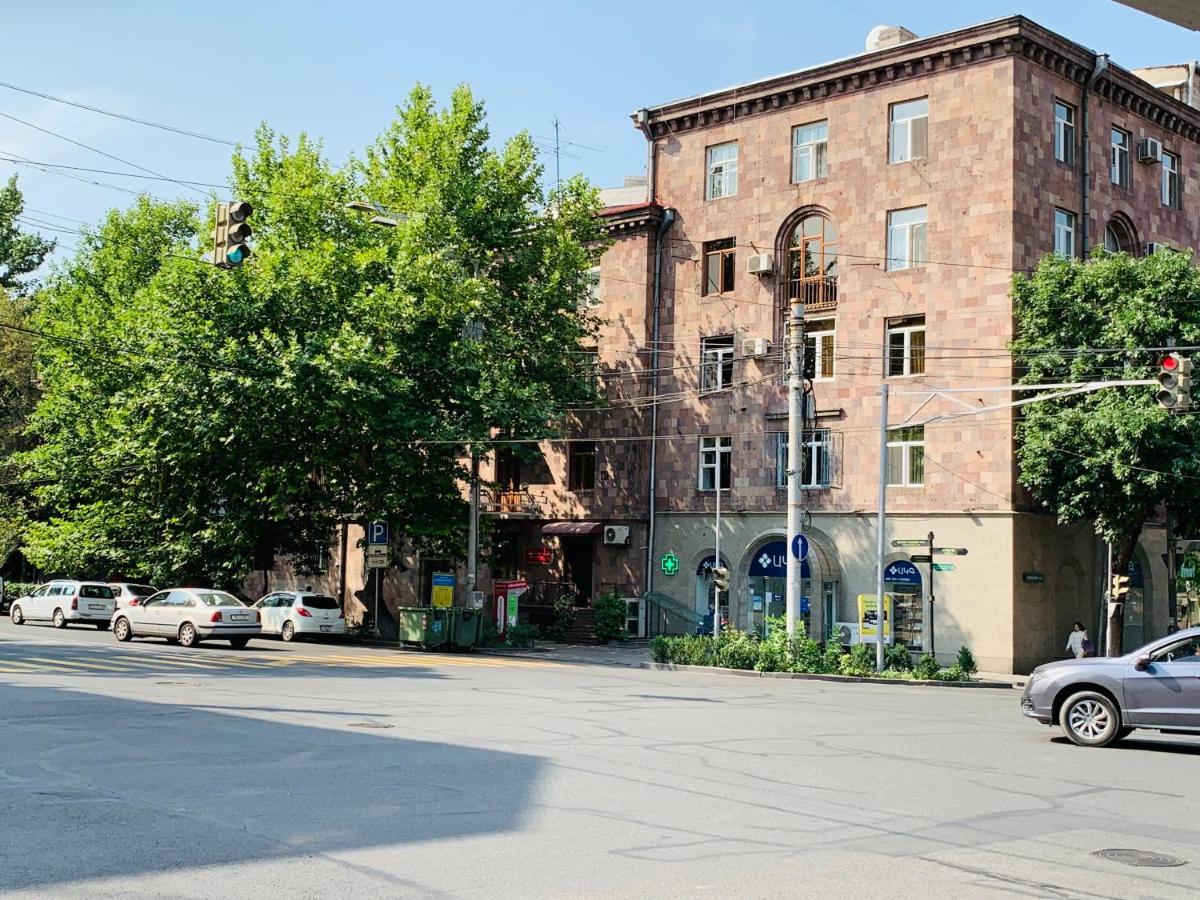 City Center Apartment On Sayat Nova Street Yerevan Exterior photo